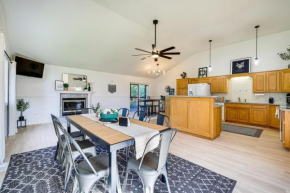 Holiday Island Home with Screened-In Deck and Fire Pit